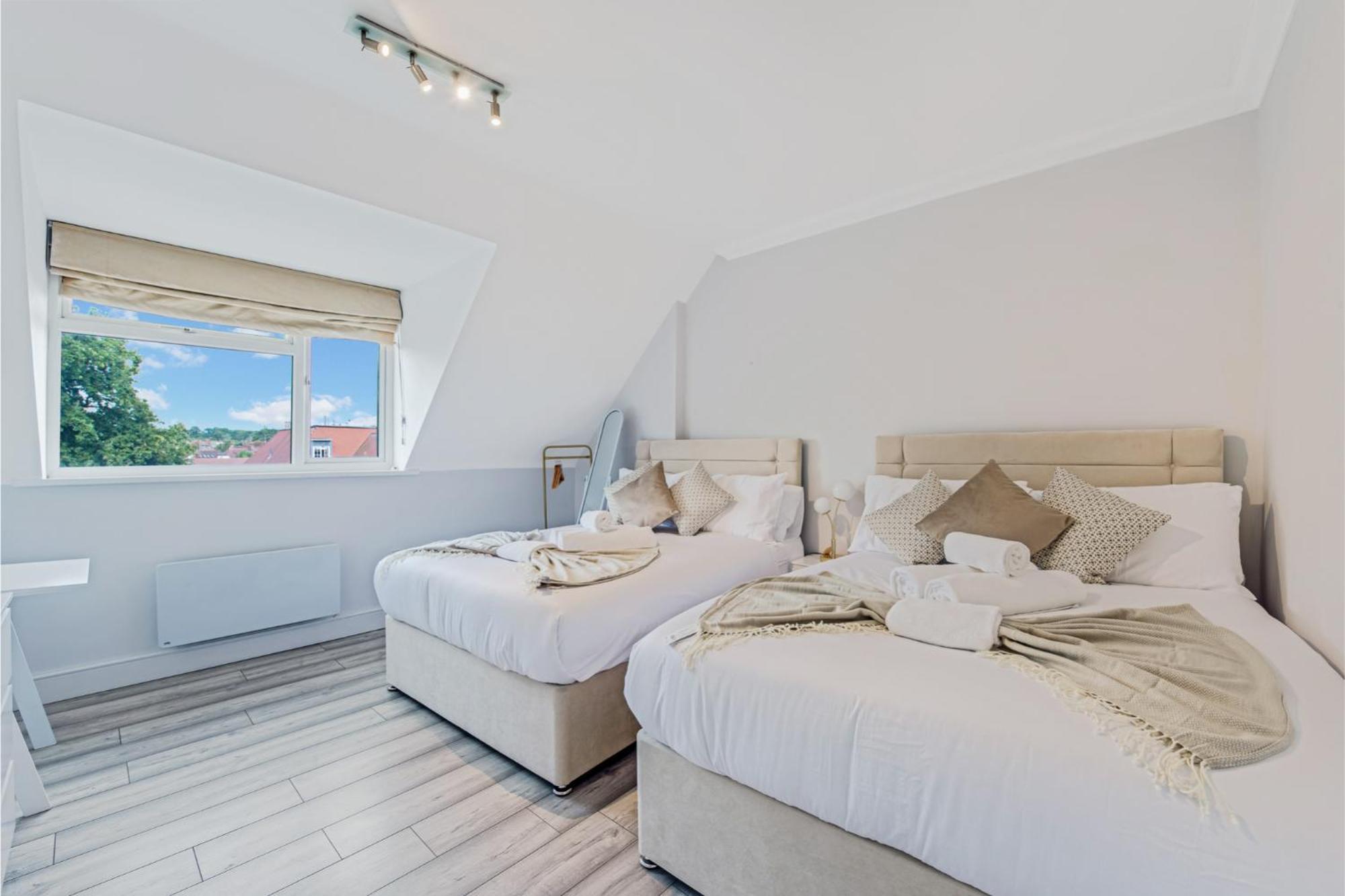 Sweet And Lovely 2Br With Free Parking Londra Dış mekan fotoğraf