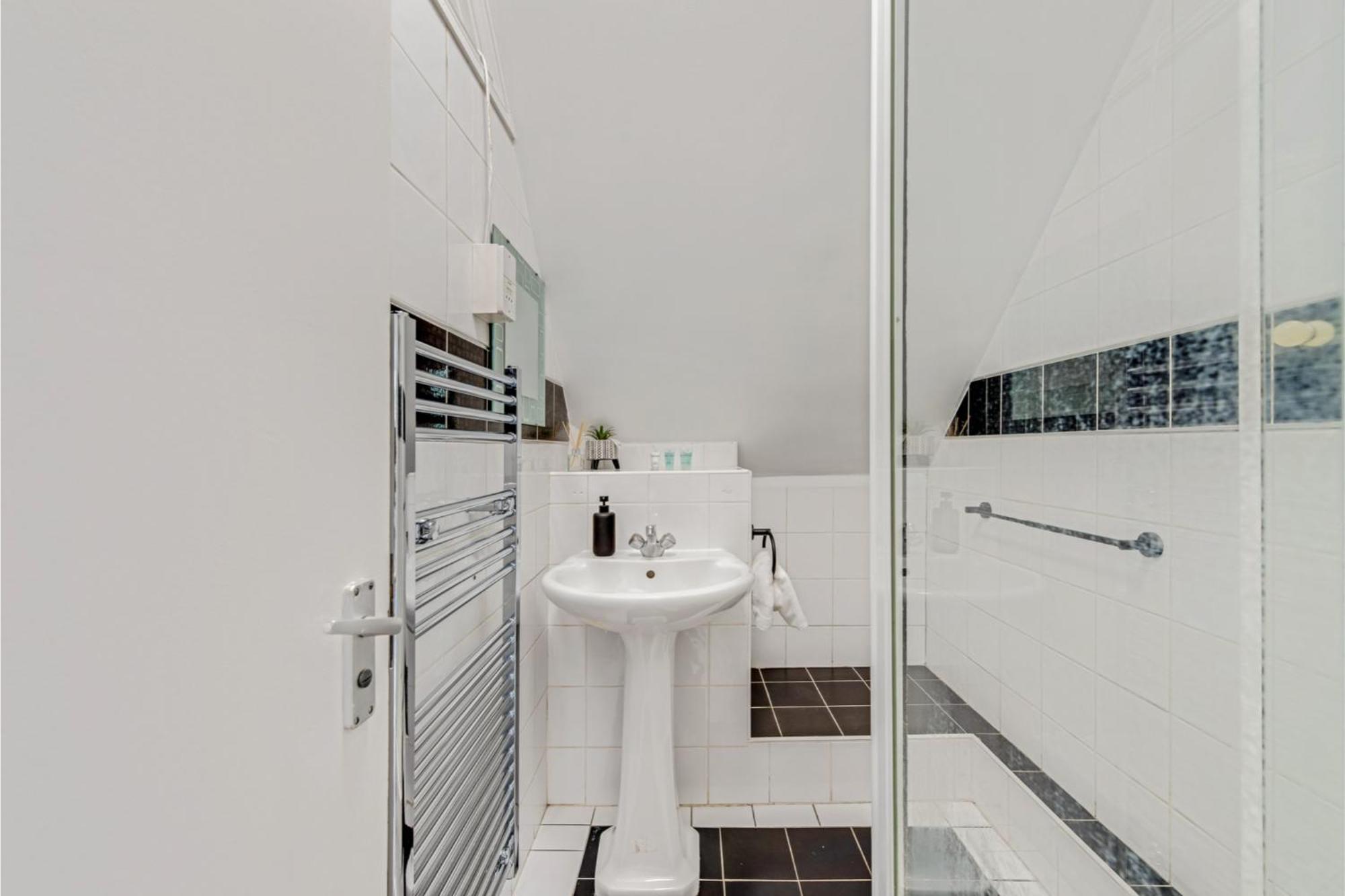 Sweet And Lovely 2Br With Free Parking Londra Dış mekan fotoğraf